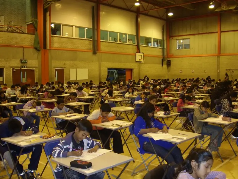 Enfants de la diaspora tamoule lors d’un apprentissage de la langue et de la culture