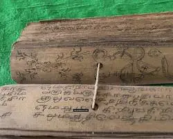Manuscrit tamoul sur feuilles de palmier (ôla), type de document conservé à Jaffna.
